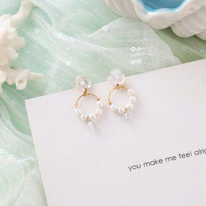 ✨NEW! ✨ Seashell Flower & Pearl Hoop Earrings!